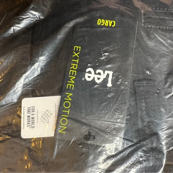 Lee Extreme Motion Black Cargo Pants 32x30 Regular Fit Stretch NWT - Picture 7 of 11